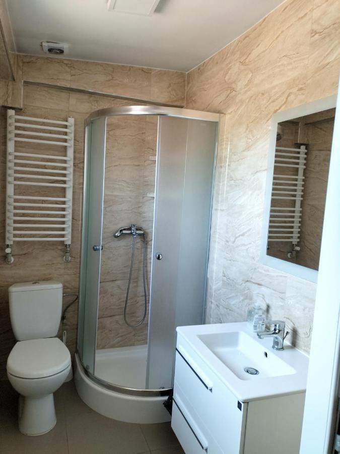 מלון Lacko Restauracja Pod Jablonia מראה חיצוני תמונה